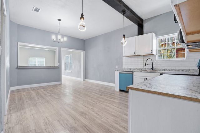 1107 E Allen Avenue, Fort Worth, TX 76104