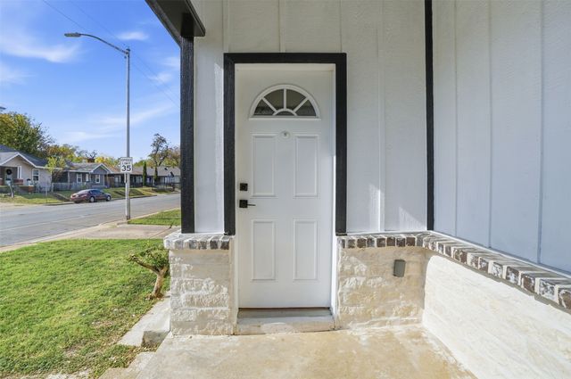 1107 E Allen Avenue, Fort Worth, TX 76104