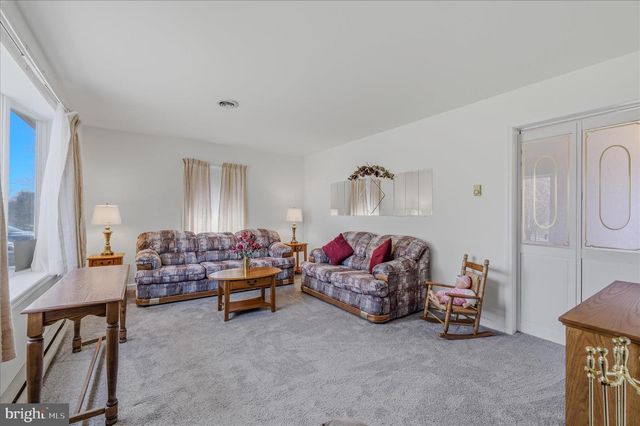 34 TURF DR S, Martinsburg, WV 25405