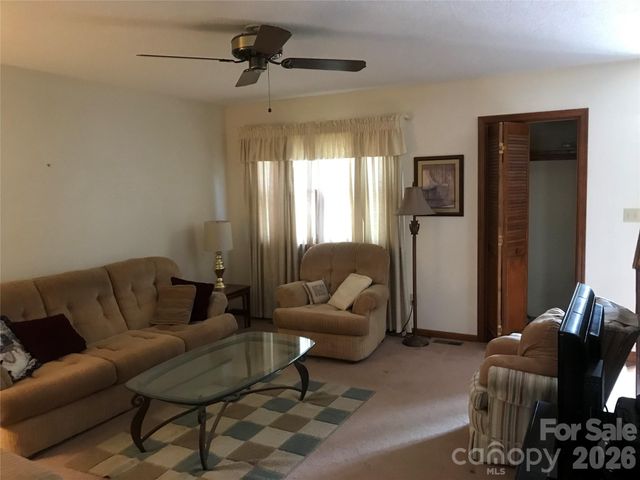 1 Pensacola Heights, Arden, NC 28704