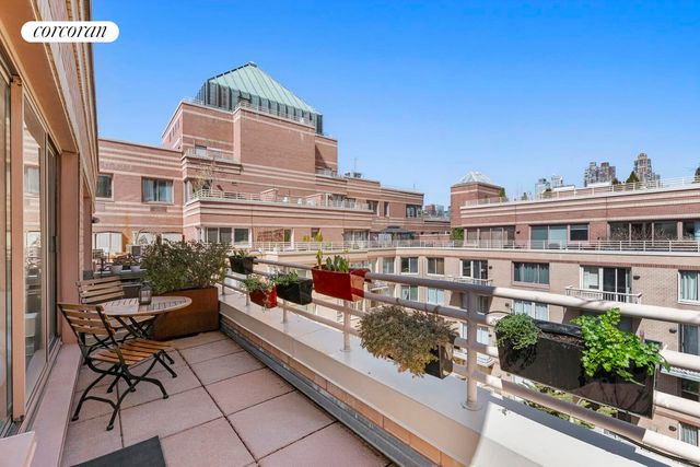 393 W 49th St Apt 5CC, New York City, NY 10019