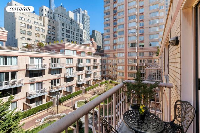 393 W 49th St Apt 5CC, New York City, NY 10019