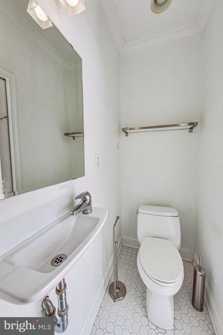 524 10TH ST SE, Washington, DC 20003