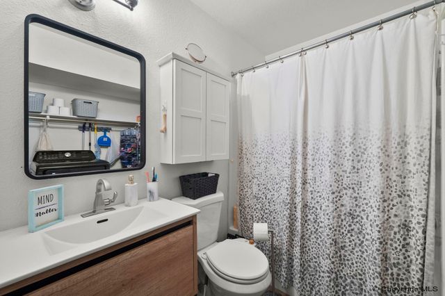 305 Western Hills Blvd Apt B, Cheyenne, WY 82009
