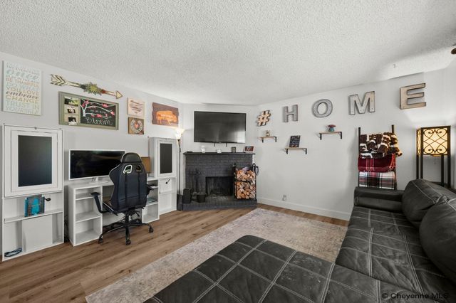 305 Western Hills Blvd Apt B, Cheyenne, WY 82009