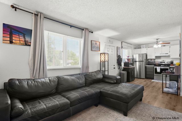 305 Western Hills Blvd Apt B, Cheyenne, WY 82009