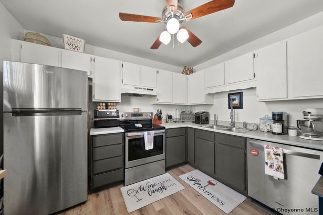 305 Western Hills Blvd Apt B, Cheyenne, WY 82009