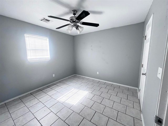 216 2nd St, Elgin, OK 73541