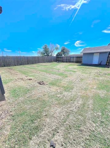 216 2nd St, Elgin, OK 73541