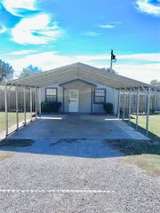216 2nd St, Elgin, OK 73541