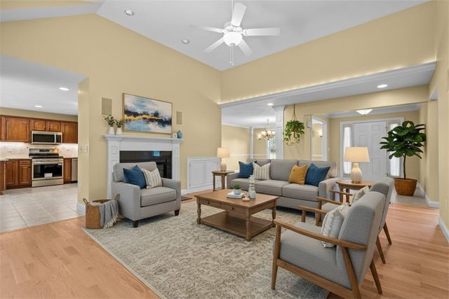 125 West Road, Cumberland, RI 02864