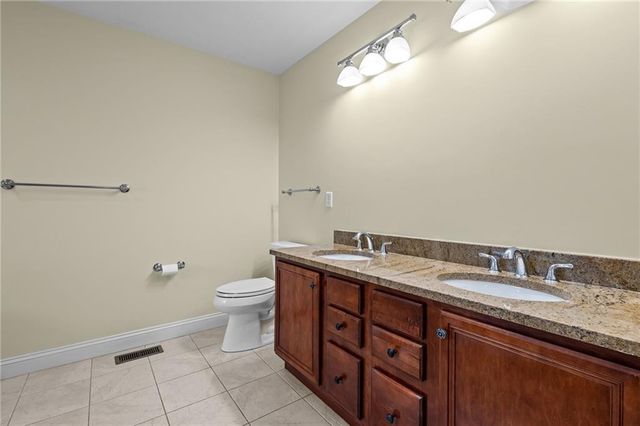 125 West Road, Cumberland, RI 02864