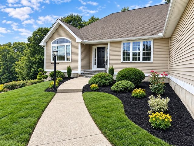 125 West Road, Cumberland, RI 02864