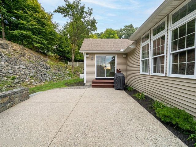 125 West Road, Cumberland, RI 02864