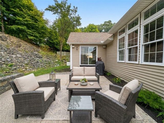 125 West Road, Cumberland, RI 02864