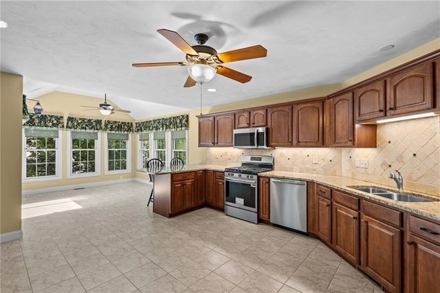 125 West Road, Cumberland, RI 02864