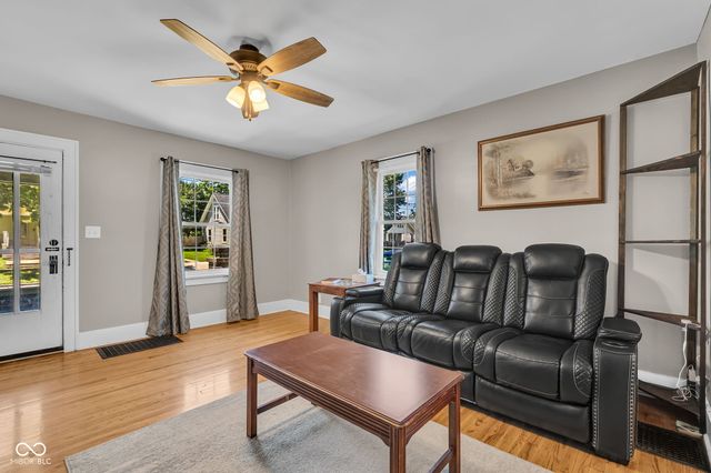 921 Walnut Street, Franklin, IN 46131