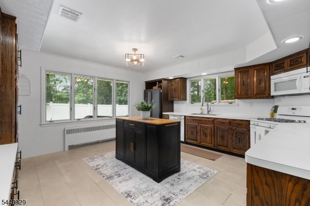 49 Dogwood Dr, Oakland Boro, NJ 07436
