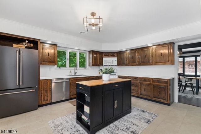 49 Dogwood Dr, Oakland Boro, NJ 07436