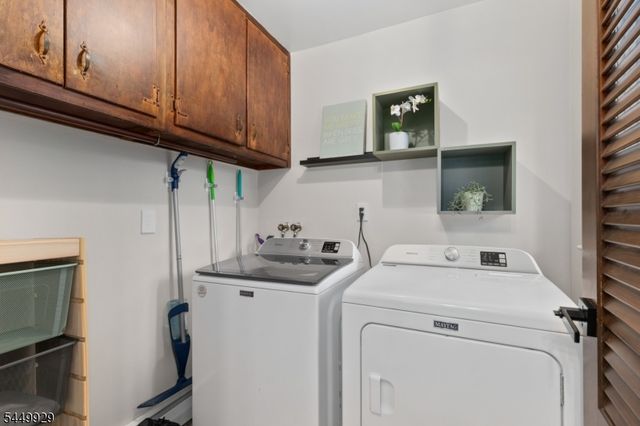 49 Dogwood Dr, Oakland Boro, NJ 07436