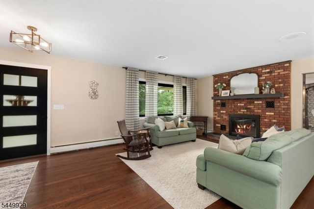49 Dogwood Dr, Oakland Boro, NJ 07436