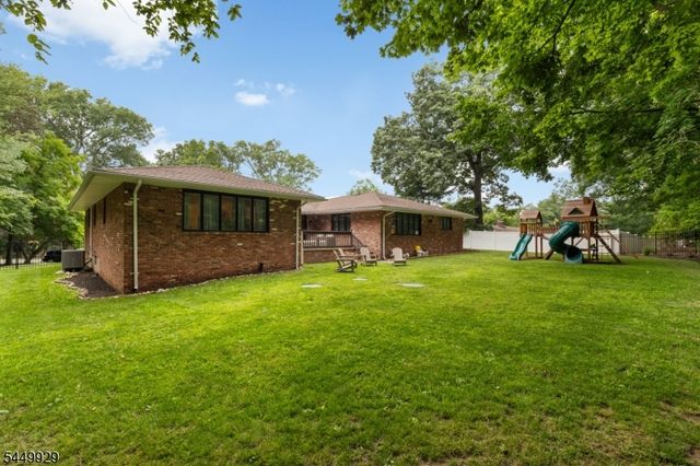 49 Dogwood Dr, Oakland Boro, NJ 07436