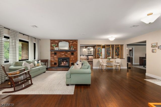 49 Dogwood Dr, Oakland Boro, NJ 07436