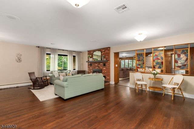 49 Dogwood Dr, Oakland Boro, NJ 07436