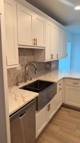 6412 N WOODLYNNE AVENUE, Tampa, FL 33614