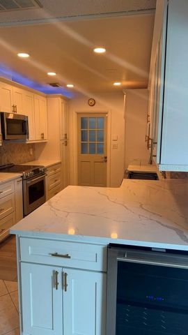 6412 N WOODLYNNE AVENUE, Tampa, FL 33614