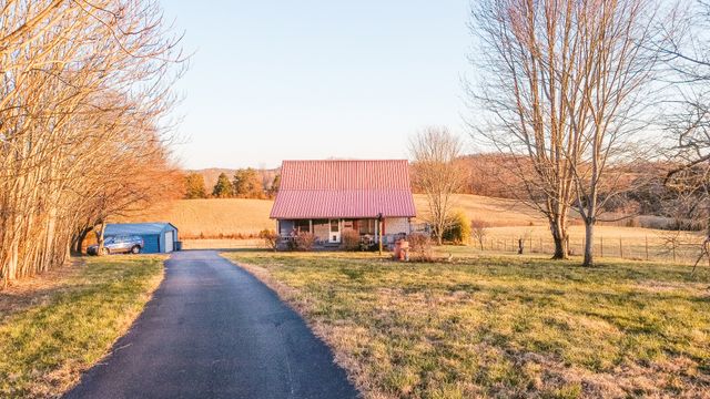 1393 Jones Chapel Rd, Byrdstown, TN 38549