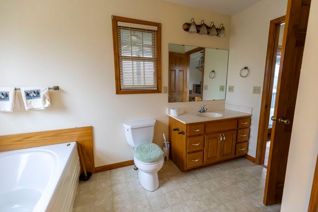 1393 Jones Chapel Rd, Byrdstown, TN 38549