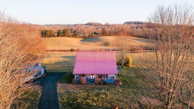 1393 Jones Chapel Rd, Byrdstown, TN 38549