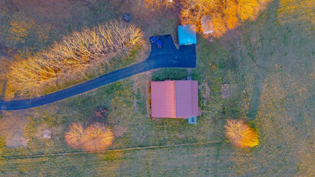 1393 Jones Chapel Rd, Byrdstown, TN 38549