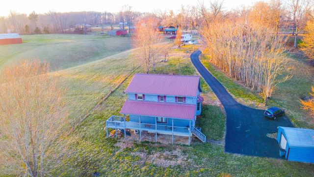 1393 Jones Chapel Rd, Byrdstown, TN 38549