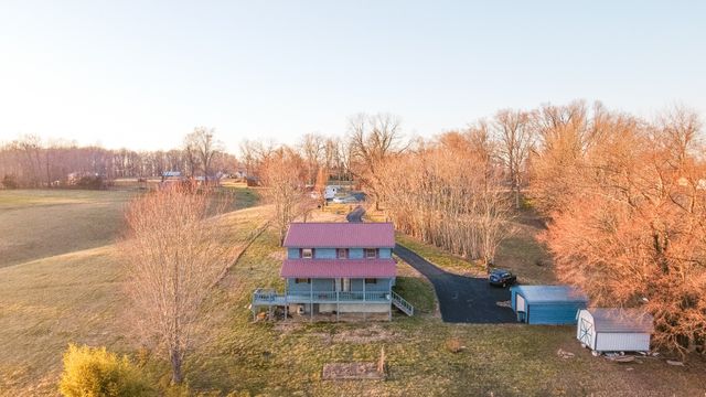 1393 Jones Chapel Rd, Byrdstown, TN 38549