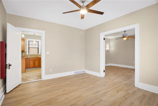 37 McMunn Ave, Crafton, PA 15205