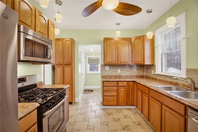 37 McMunn Ave, Crafton, PA 15205