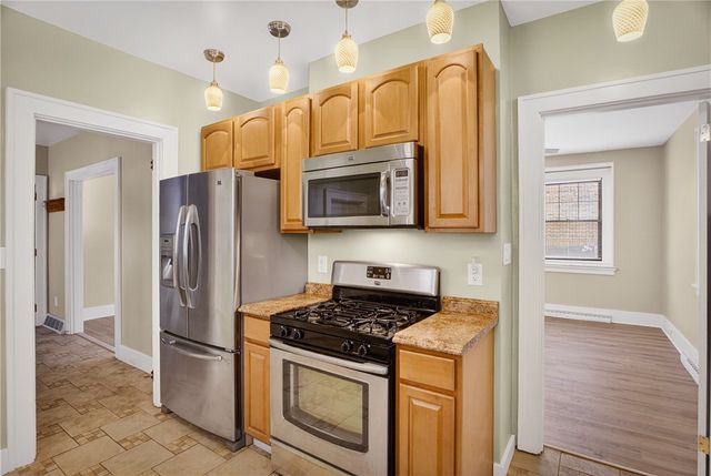 37 McMunn Ave, Crafton, PA 15205