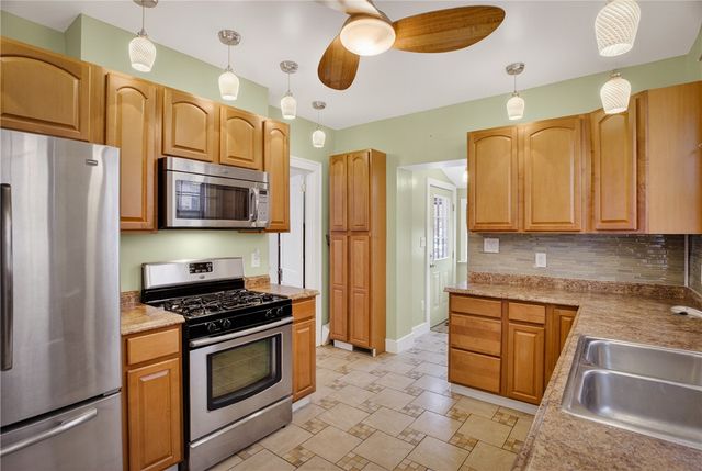 37 McMunn Ave, Crafton, PA 15205