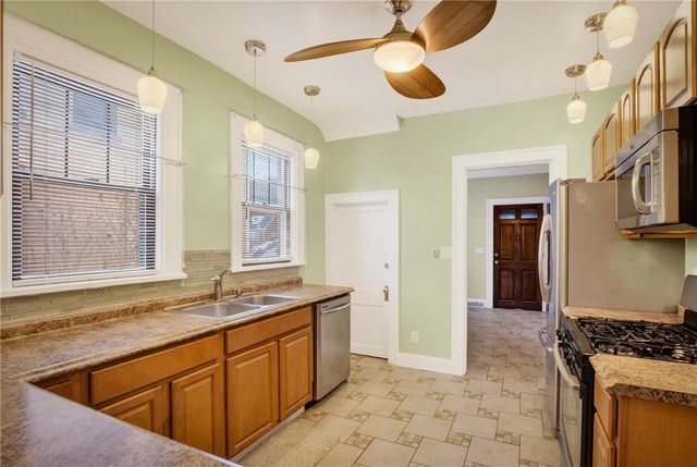 37 McMunn Ave, Crafton, PA 15205