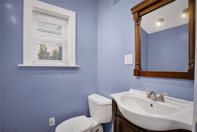 37 McMunn Ave, Crafton, PA 15205