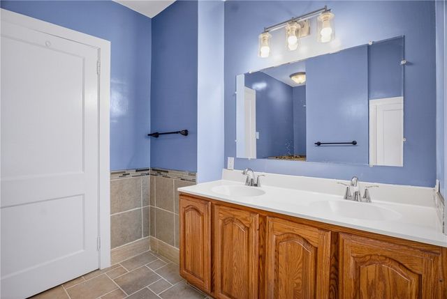 37 McMunn Ave, Crafton, PA 15205