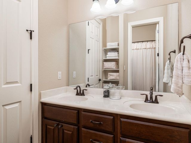 547 Shelf Rock RD, Driftwood, TX 78619