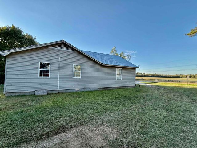 995 FEATHERS CHAPEL DR, Somerville, TN 38068