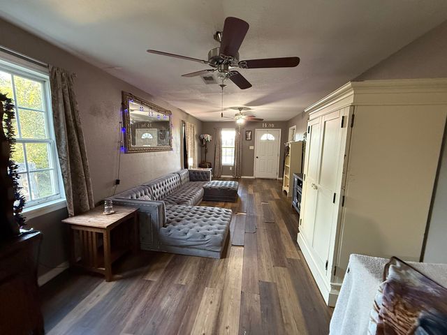 995 FEATHERS CHAPEL DR, Somerville, TN 38068