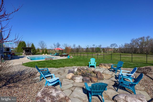 4041 COUNTRY DR, Dover, PA 17315