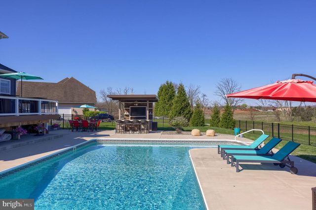 4041 COUNTRY DR, Dover, PA 17315