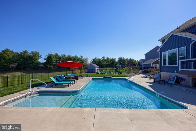 4041 COUNTRY DR, Dover, PA 17315