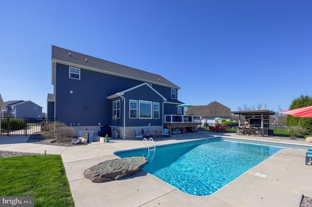 4041 COUNTRY DR, Dover, PA 17315